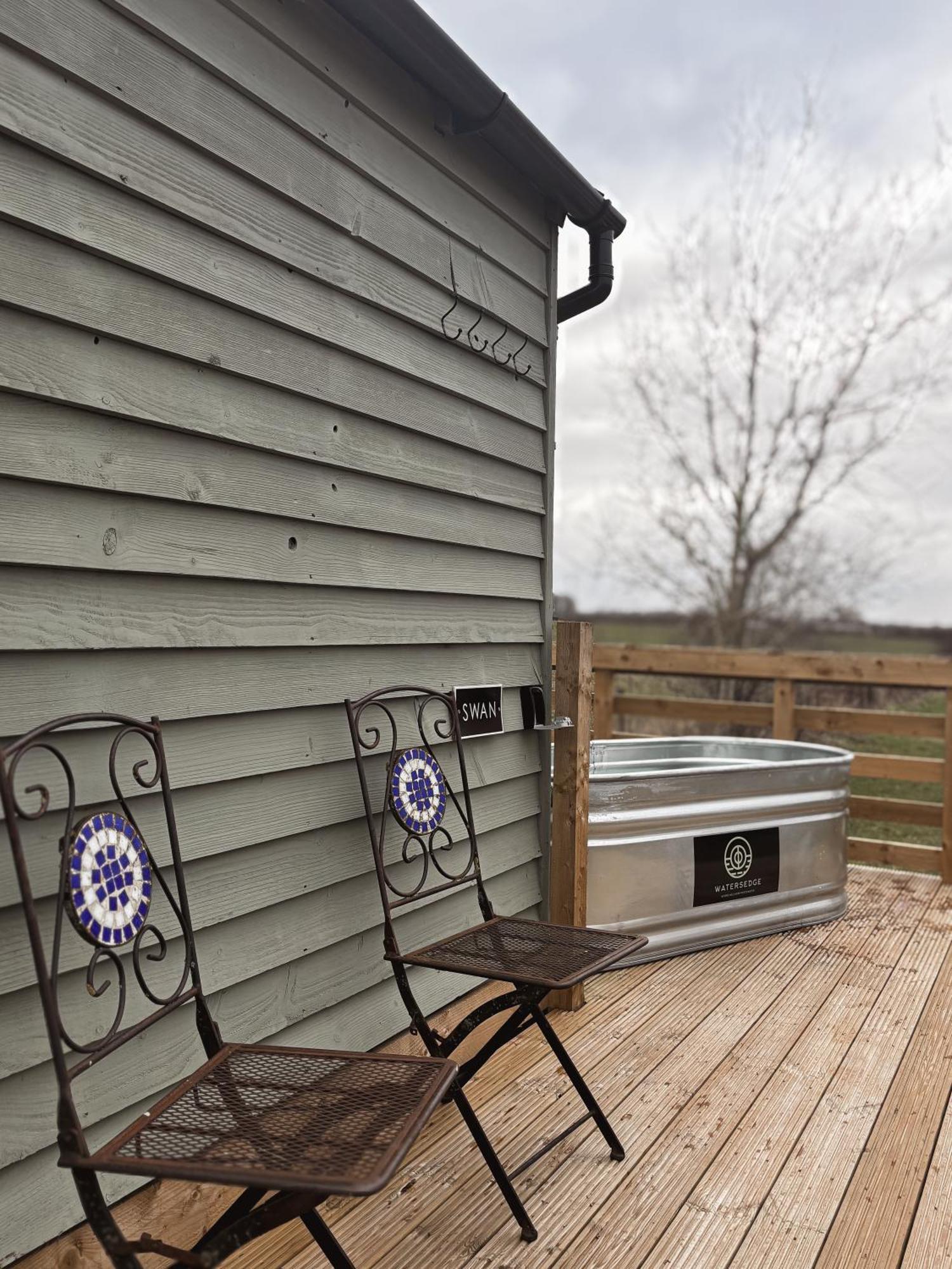 'Swan' Lakeview Lodge Bishampton Buitenkant foto